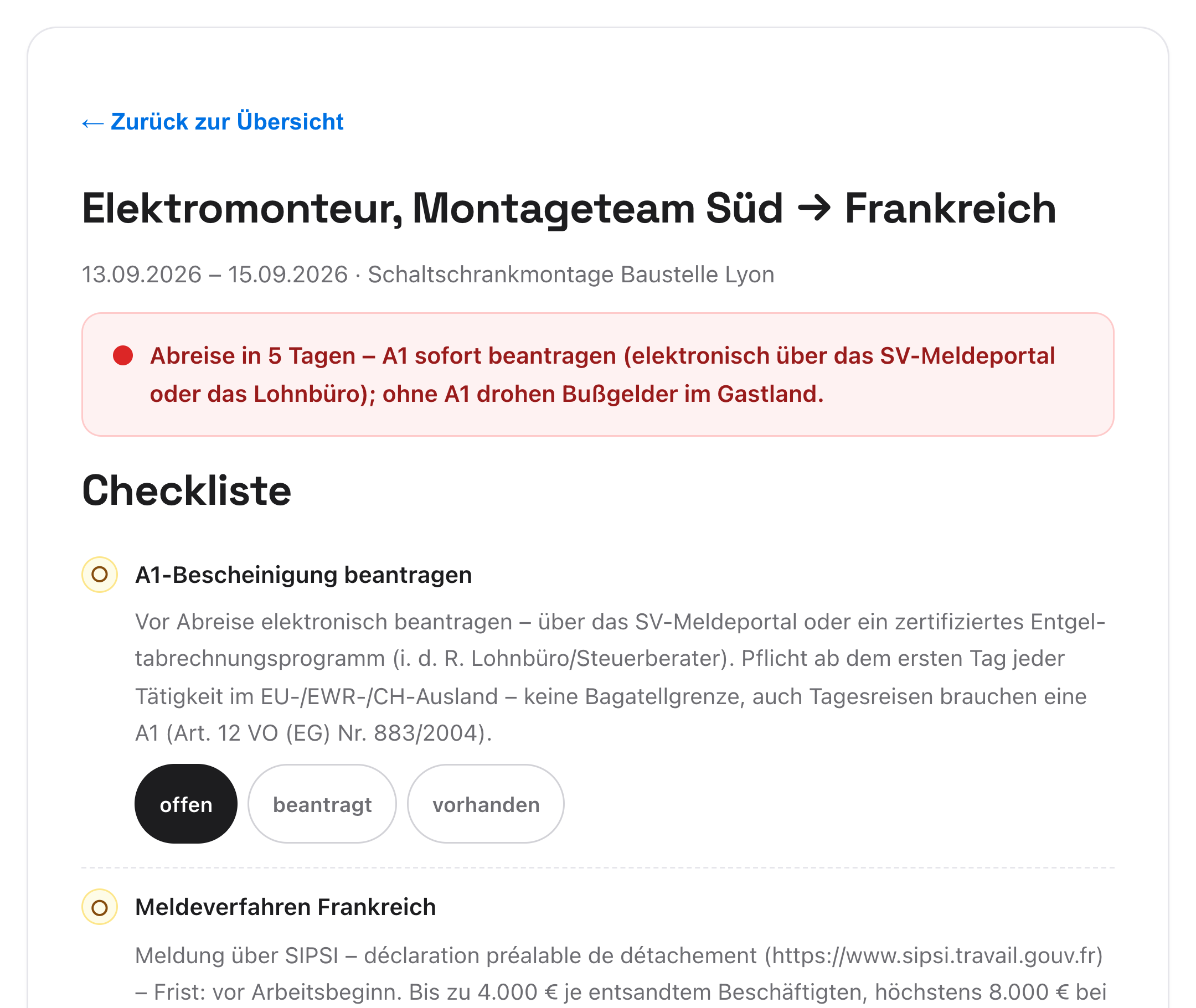 Entsendungs-Detail in FachkraftFlow: Montage nach Frankreich mit noch offener A1-Bescheinigung, rotem Hinweis auf die Abreise in fünf Tagen und dem Beginn der Checkliste mit A1-Antrag und SIPSI-Meldeverfahren.